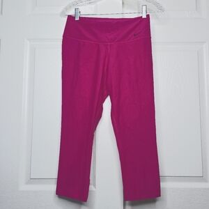 NIKE Women’s LEGEND Dri-Fit Training Capri/Tights Fuchsia Pink Size S
